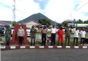 Dimotori Dinkes Halbar, Tim Gabungan Bagi- Bagi Masker Gratis ke Pengendara