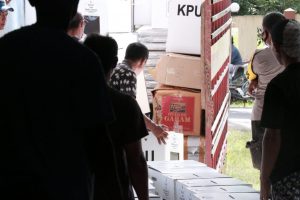 KPU Halbar Distribusi Logistik Pilbup Ke 8 Kecamatan