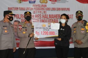 48 Pelaku Usaha Mikro Kecil Terima Bantuan Tunai Dari Polres Halbar