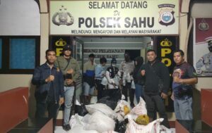 Ribuan Botol Miras Berhasil Diamankan Polsek Sahu, Halmahera Barat