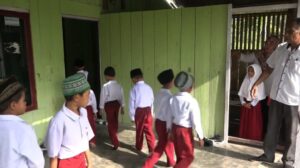Guru Sekolah Madrasah di Halbar Jadikan Rumah Warga Sebagai Ruang Belajar