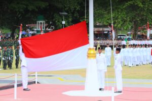 Paskibraka Halbar Sukses Kibarkan Bendera Merah Putih di HUT RI