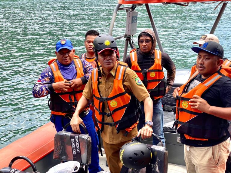 Wabup Halbar Ikut Pantau Pencarian 2 Korban Hilang Dalam Kecelakaan Long Boat