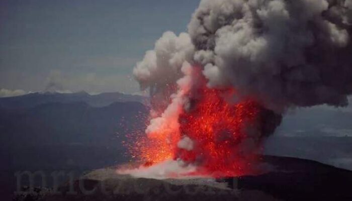 Gunung Api Ibu Halmahera Barat Kembali Erupsi 